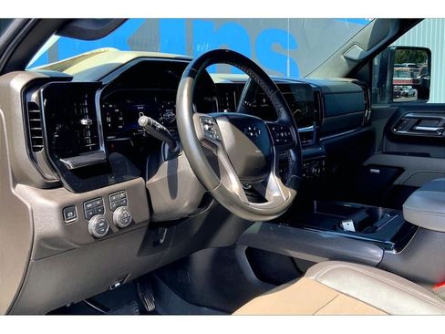 Used 2025 Chevrolet Silverado 2500 ZR2 AWD/4WD image 16