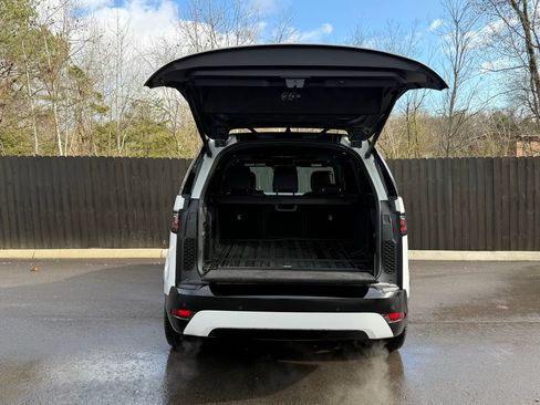 Certified 2025 Land Rover Discovery Dynamic SE image 5