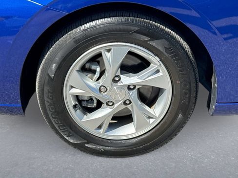 Used 2023 Hyundai Elantra SE w/ Cargo Package FWD image 18