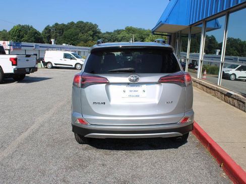 Used 2018 Toyota RAV4 XLE FWD image 5