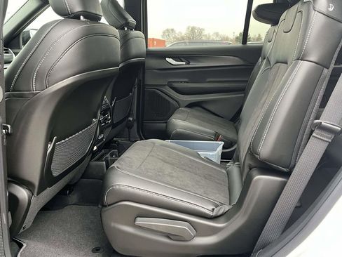 New 2025 Jeep Grand Cherokee L Altitude image 10