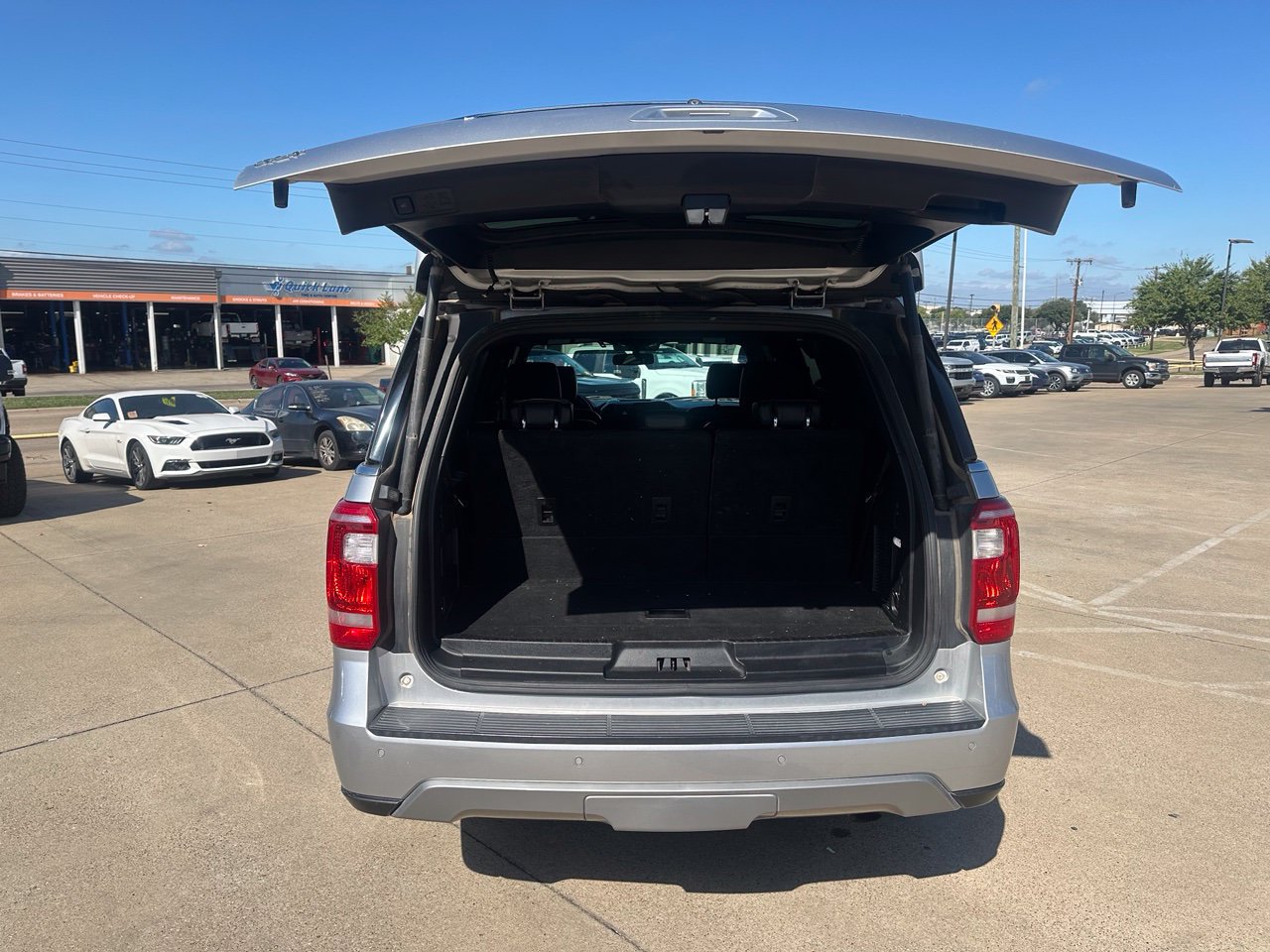 Used 2019 Ford Expedition XLT w/ Equipment Group 202A RWD image 10