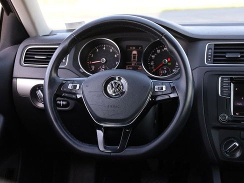 Used 2017 Volkswagen Jetta SE FWD image 23