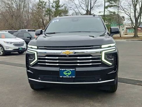 Certified 2025 Chevrolet Suburban LT w/ Comfort Package image 6