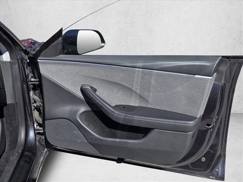 Used 2025 Tesla Model 3 Long Range image 9