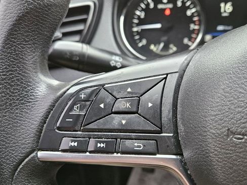 Used 2019 Nissan Rogue Sport S image 16