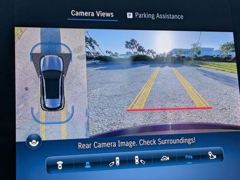 Used 2024 Mercedes-Benz GLC 300 4MATIC image 10