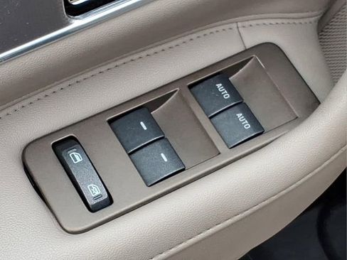 Used 2015 Lincoln MKX AWD w/ Equipment Group 101A image 17