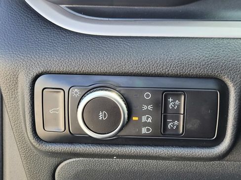 Used 2023 Ford Explorer XLT w/ Equipment Group 202A RWD image 29