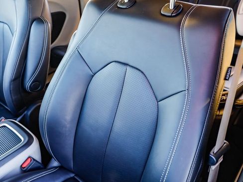 Certified 2024 Chrysler Pacifica Touring-L image 26