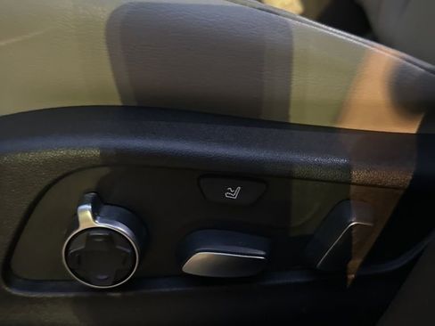 Used 2019 Cadillac XT4 Premium Luxury image 22