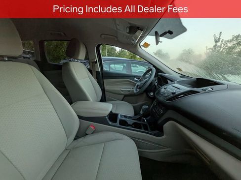 Used 2017 Ford Escape SE w/ SE Cold Weather Package FWD image 9