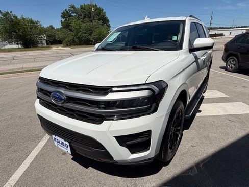 Used 2023 Ford Expedition XLT RWD image 14