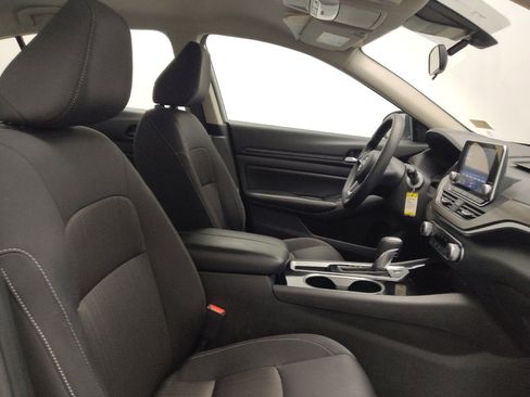Used 2024 Nissan Altima 2.5 SV image 21