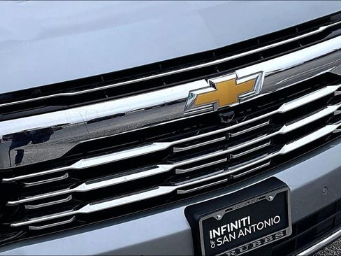Used 2025 Chevrolet Suburban Premier AWD/4WD image 39