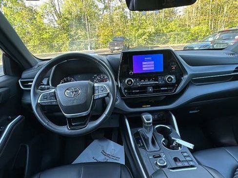 Used 2023 Toyota Highlander XSE AWD/4WD image 8