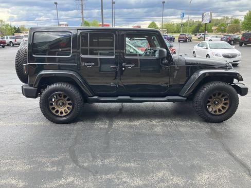 Used 2014 Jeep Wrangler Unlimited Sahara AWD/4WD image 3