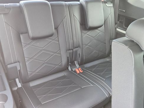 Certified 2025 Volkswagen Atlas SE FWD image 19