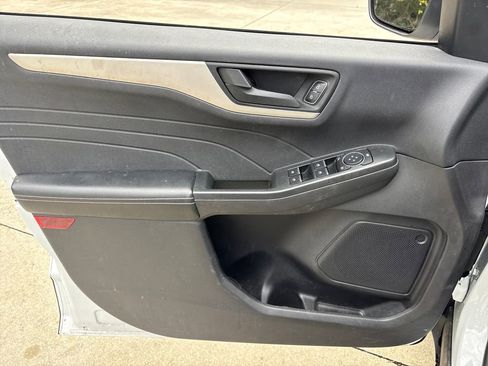 Used 2022 Ford Escape SE image 15