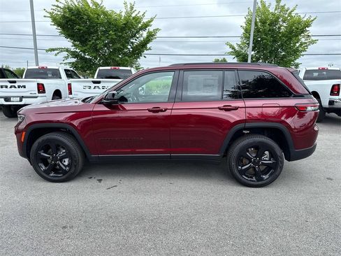 New 2025 Jeep Grand Cherokee Limited w/ Black Appearance Package image 5