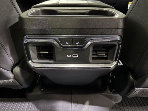 Used 2025 Chevrolet Silverado 2500 LTZ w/ LTZ Premium Package image 18