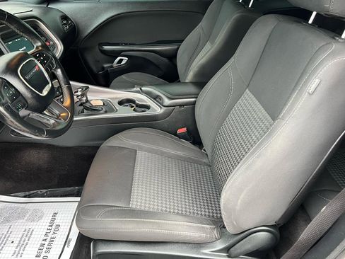 Used 2019 Dodge Challenger SXT image 11