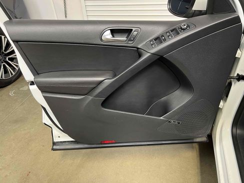 Used 2015 Volkswagen Tiguan SEL FWD image 66