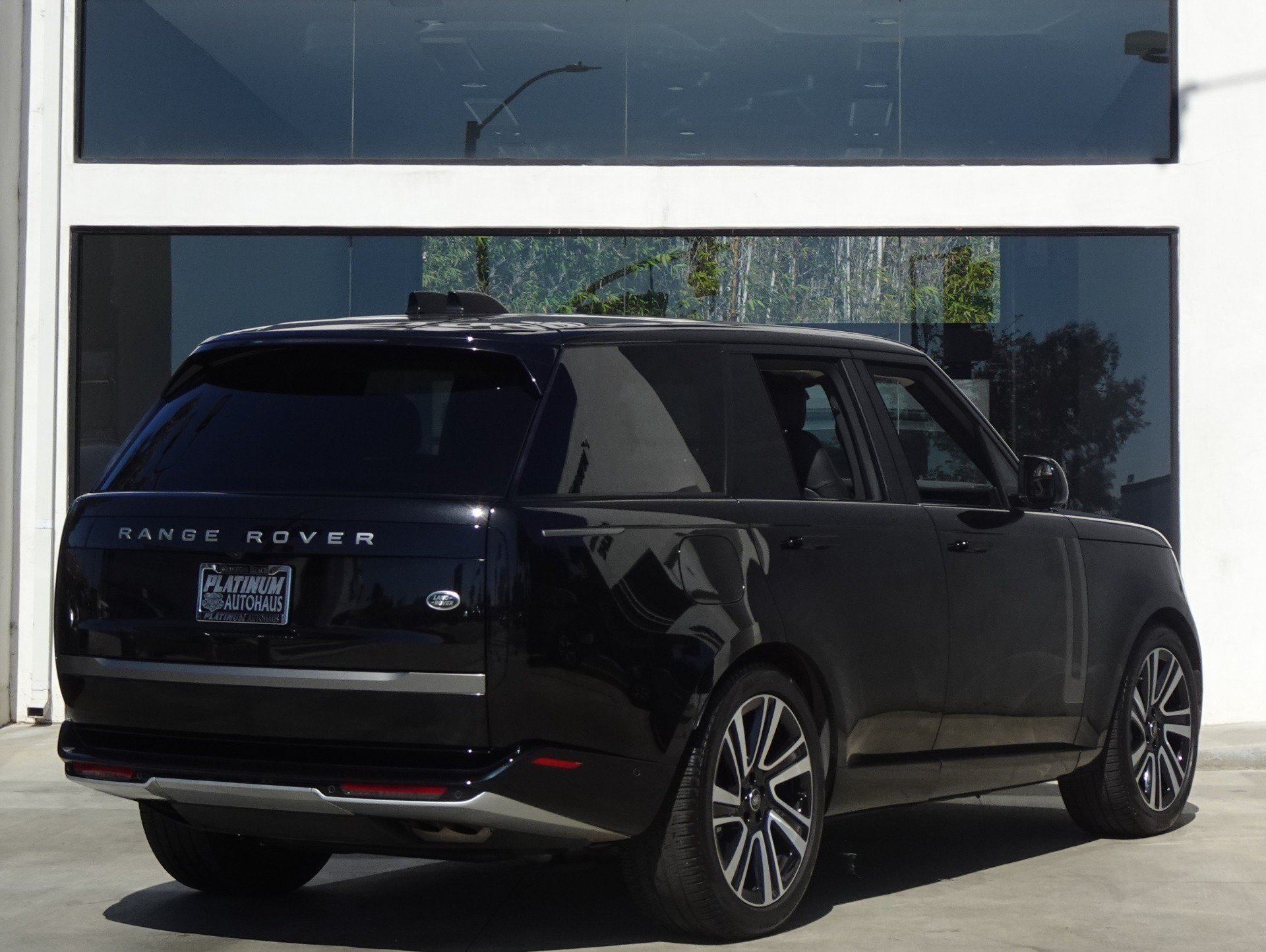 Used 2023 Land Rover Range Rover SE AWD/4WD image 7