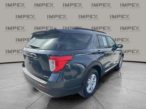 Used 2022 Ford Explorer XLT w/ Equipment Group 202A image 5