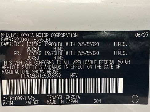 Used 2025 Toyota 4Runner Limited AWD/4WD image 11