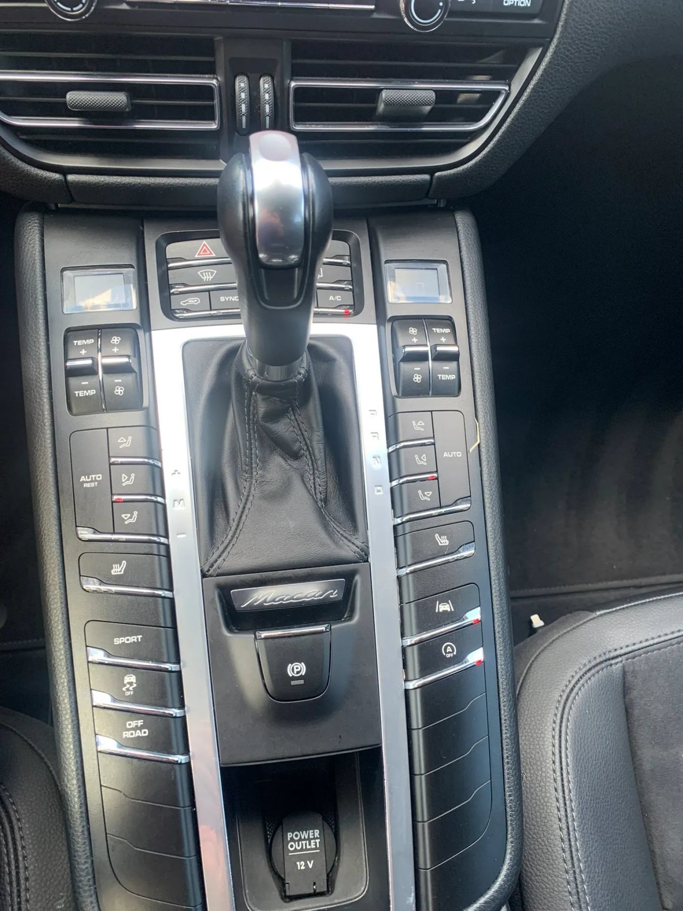 Used 2019 Porsche Macan AWD/4WD image 31