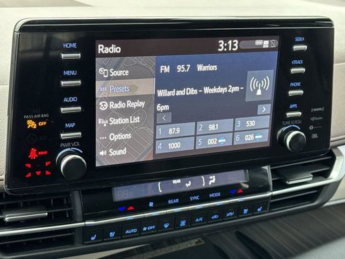 Used 2023 Toyota Sienna Platinum image 23