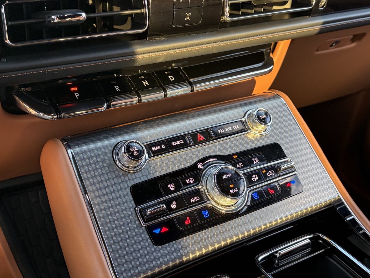 Certified 2023 Lincoln Aviator Black Label w/ Class IV Trailer Tow Package AWD/4WD image 26