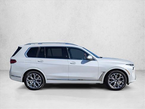 Used 2025 BMW X7 xDrive40i AWD/4WD image 4