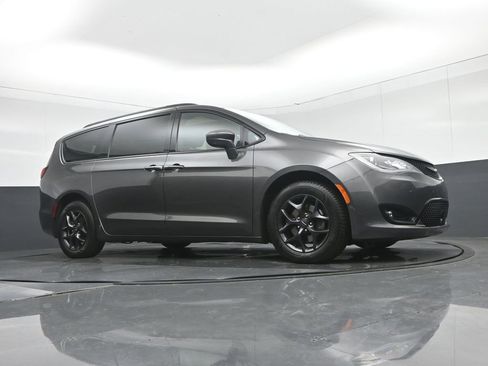 Used 2020 Chrysler Pacifica Touring-L image 80