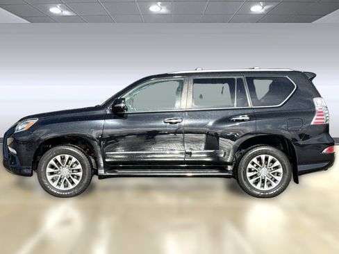 Used 2017 Lexus GX 460 Luxury w/ Preferred Accessory Package image 2