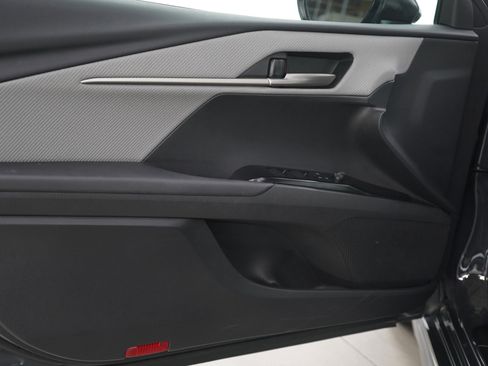 Used 2025 Toyota Camry SE image 16