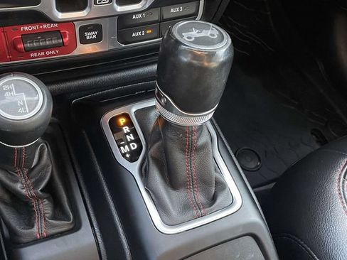 Used 2018 Jeep Wrangler Unlimited Rubicon AWD/4WD image 30