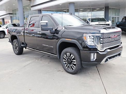 Used 2021 GMC Sierra 3500 Denali w/ Denali Black Diamond Edition image 8