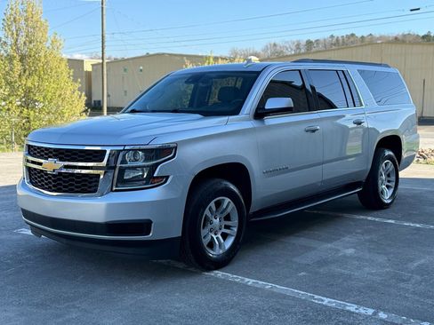 Used 2019 Chevrolet Suburban LT image 8