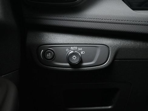 New 2025 Chevrolet TrailBlazer LT w/ Convenience Package FWD image 18