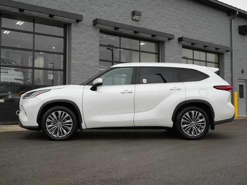 Used 2021 Toyota Highlander Platinum image 11
