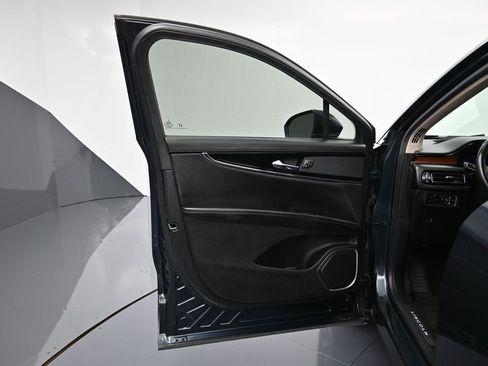 Used 2023 Lincoln Nautilus Reserve image 11