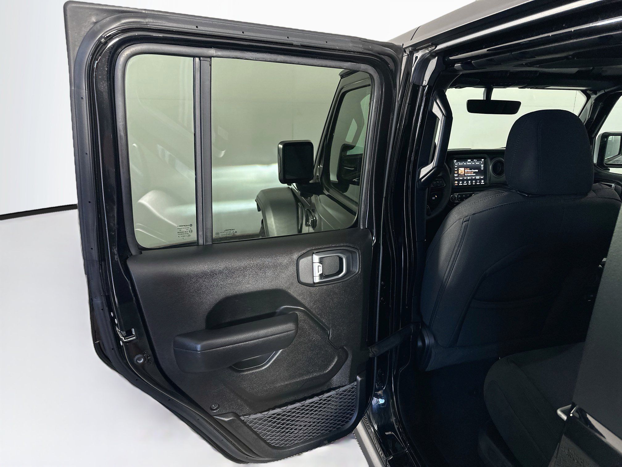 Used 2023 Jeep Wrangler Unlimited w/ Cold Weather Group AWD/4WD image 25
