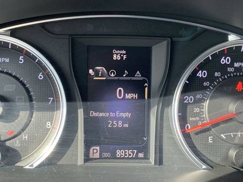Used 2015 Toyota Camry SE w/ Moonroof Package FWD image 20