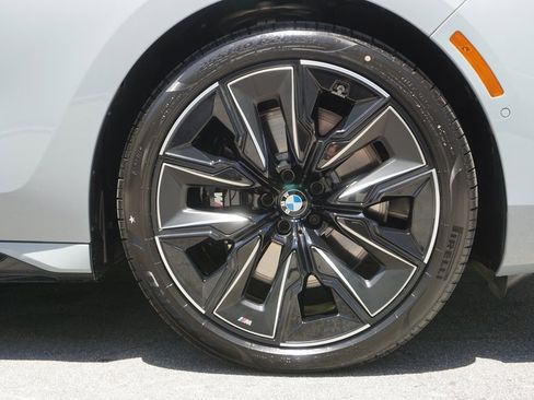 New 2025 BMW 740i image 9