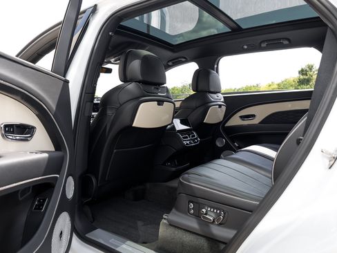 Certified 2023 Bentley Bentayga Extended Wheelbase AWD/4WD image 27