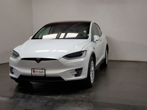 Used 2018 Tesla Model X 75D image 5