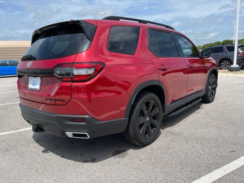 Used 2025 Honda Pilot Black Edition image 4