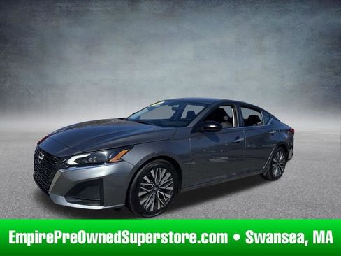 Used 2024 Nissan Altima 2.5 SV image 1
